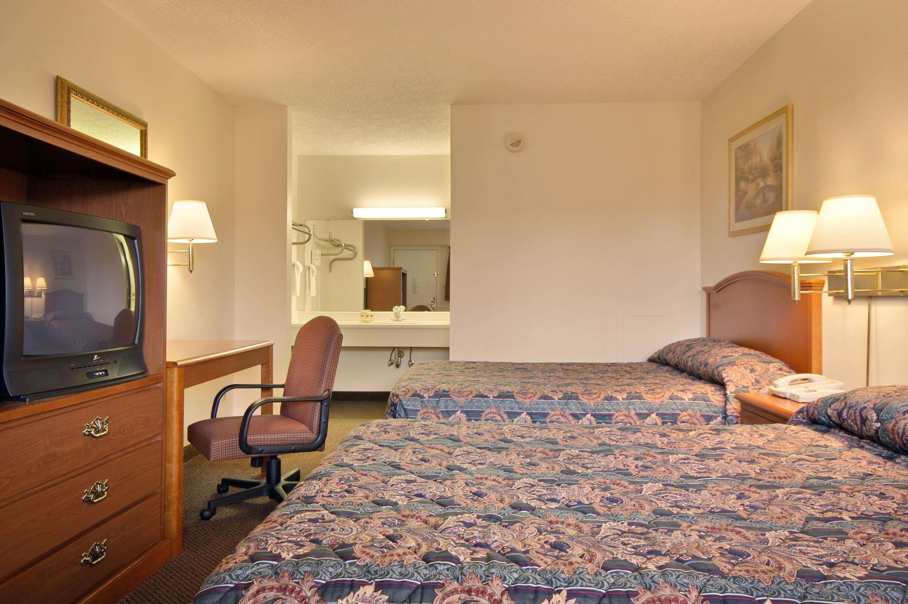 Days Inn By Wyndham Plainfield Bagian luar foto