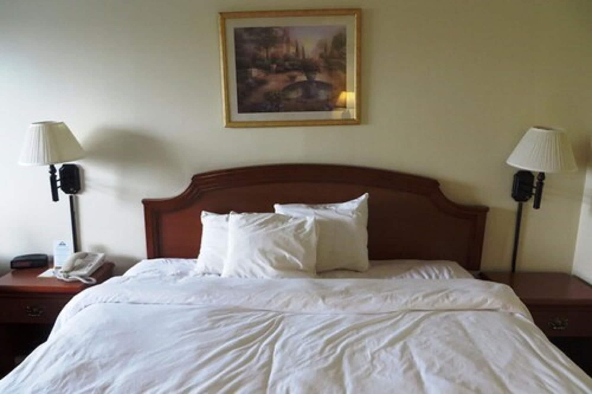 Days Inn By Wyndham Plainfield Bagian luar foto