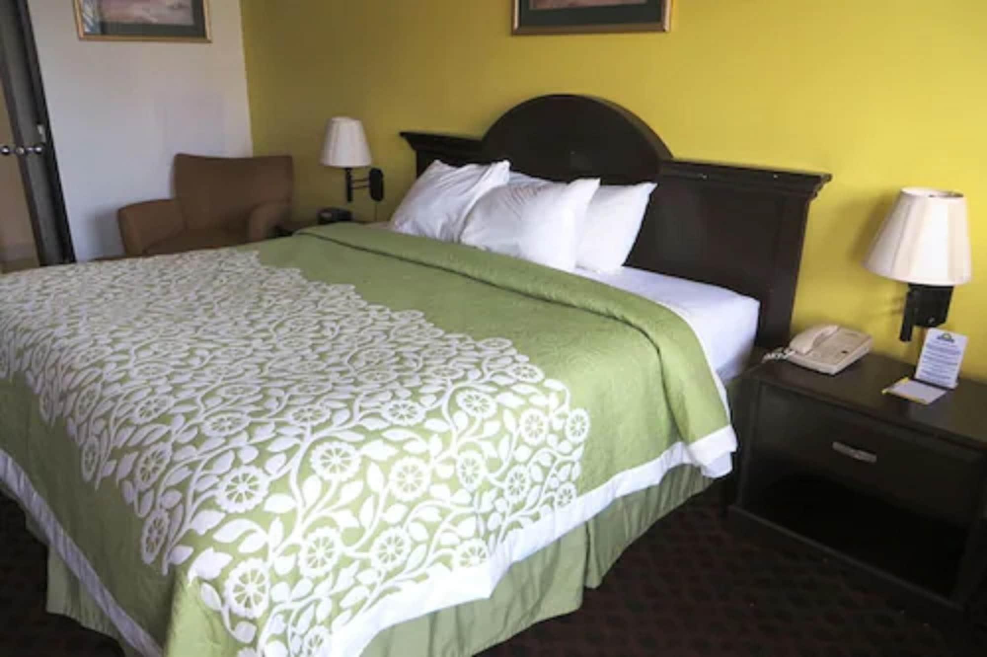 Days Inn By Wyndham Plainfield Bagian luar foto