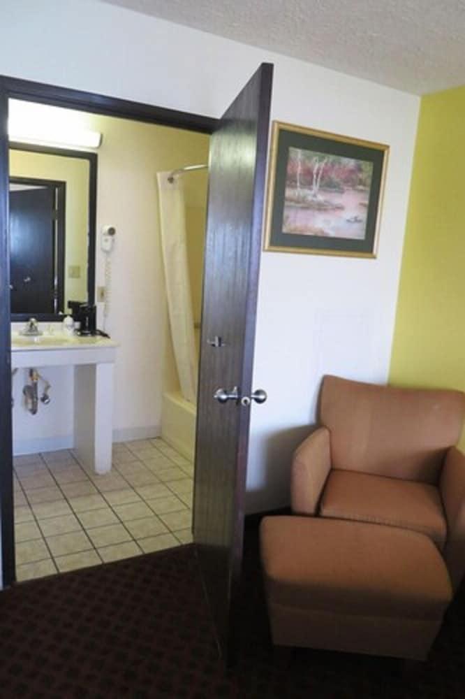 Days Inn By Wyndham Plainfield Bagian luar foto